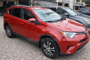 Toyota RAV4 XLE AWD (2.5L 4cyl 6A) 2017 Red