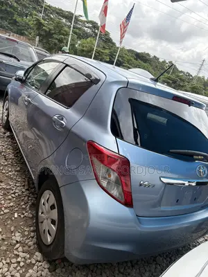 Toyota Vitz 2013 Silver
