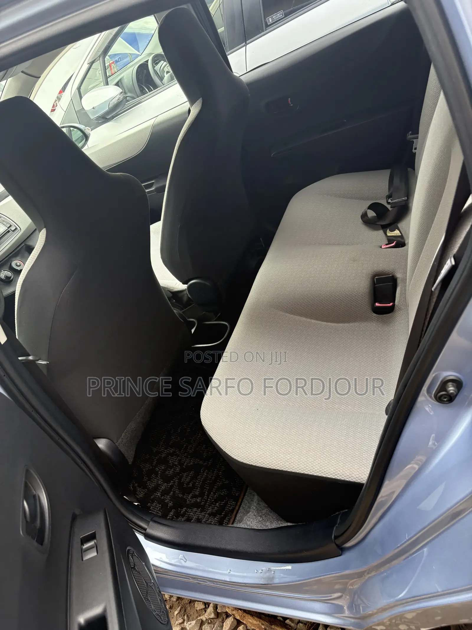 Toyota Vitz 2013 Silver