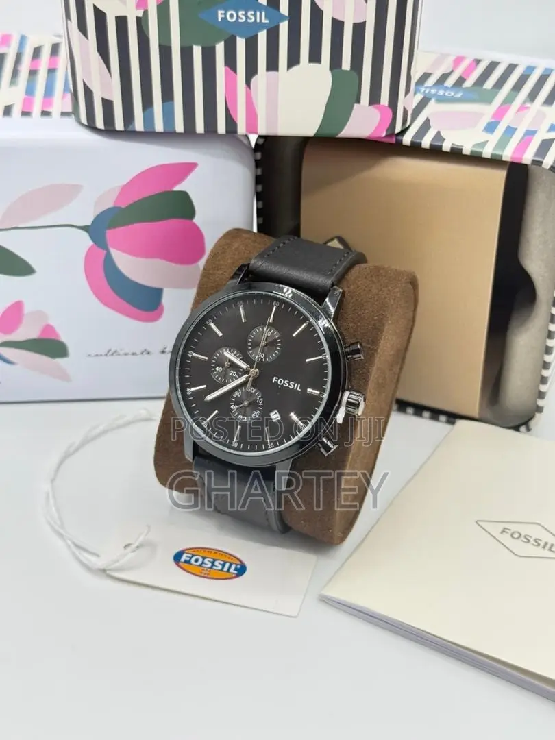 Fossil Men’s Classic Chronograph Leather Watch – Silver Black