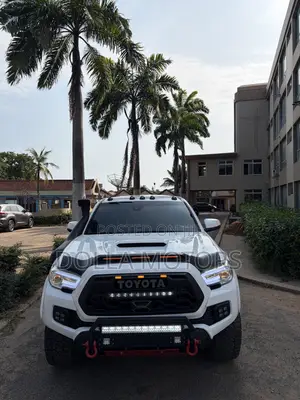 Toyota Tacoma 2022 White
