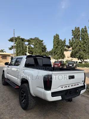 Toyota Tacoma 2022 White