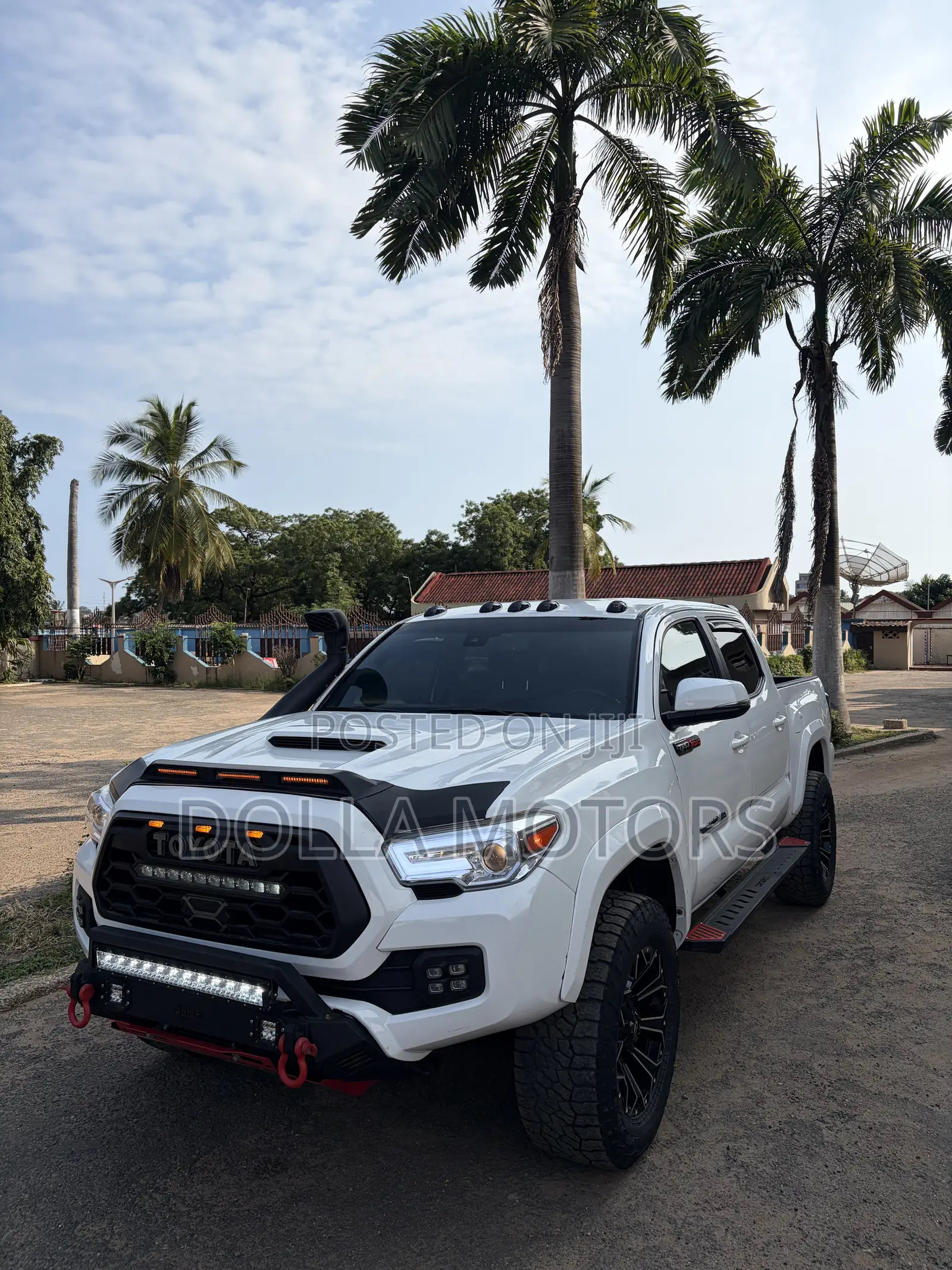 Toyota Tacoma 2022 White