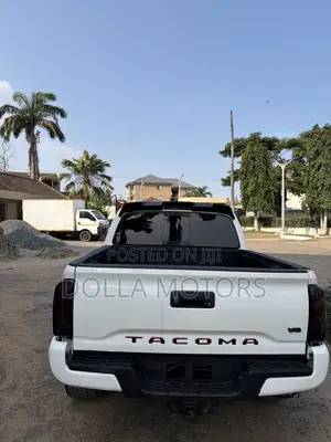 Toyota Tacoma 2022 White