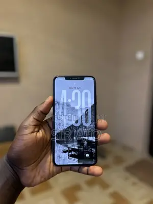 Apple iPhone 11 Pro Max 64 GB Gold