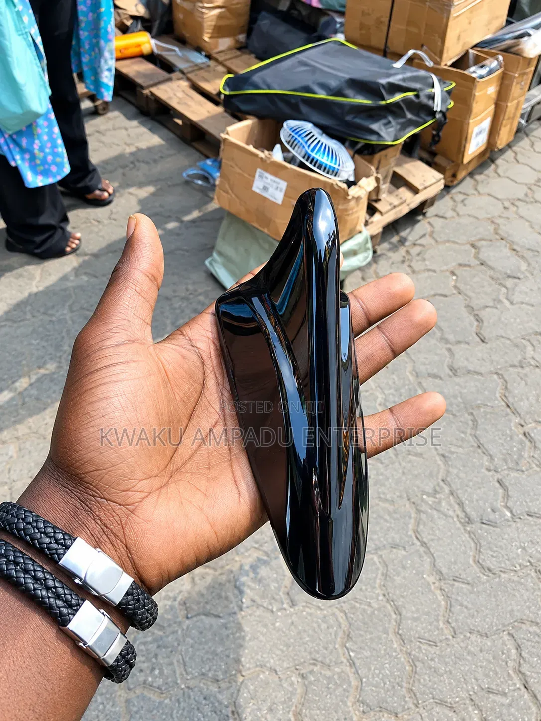 Shark Fin Car Antenna – Non-Powered Decorative Roof Antenna