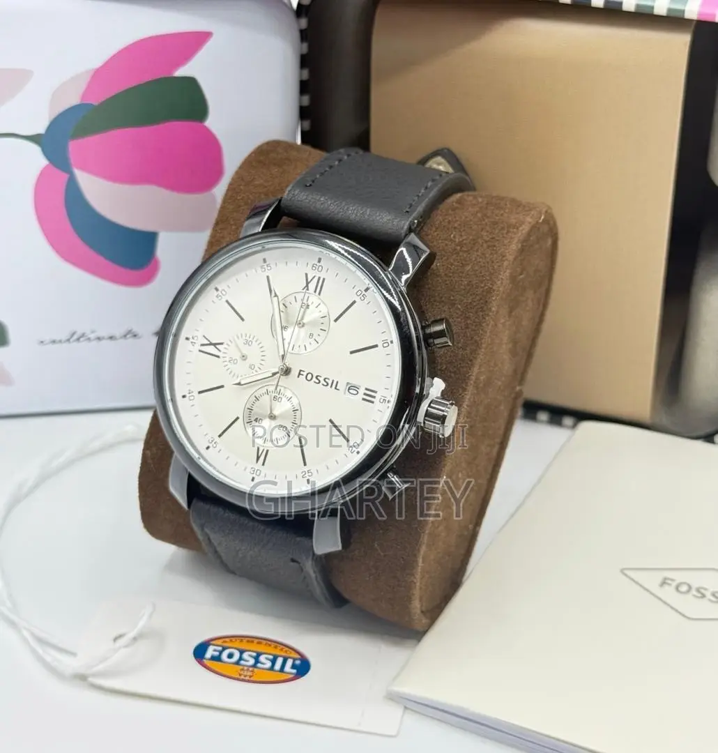 Fossil Men’s Chronograph Watch – Black Dial Genuine Leather Strap