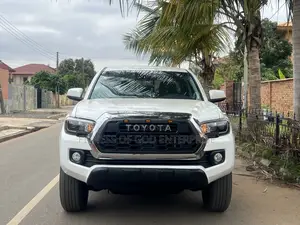 Toyota Tacoma SR5 2022 White