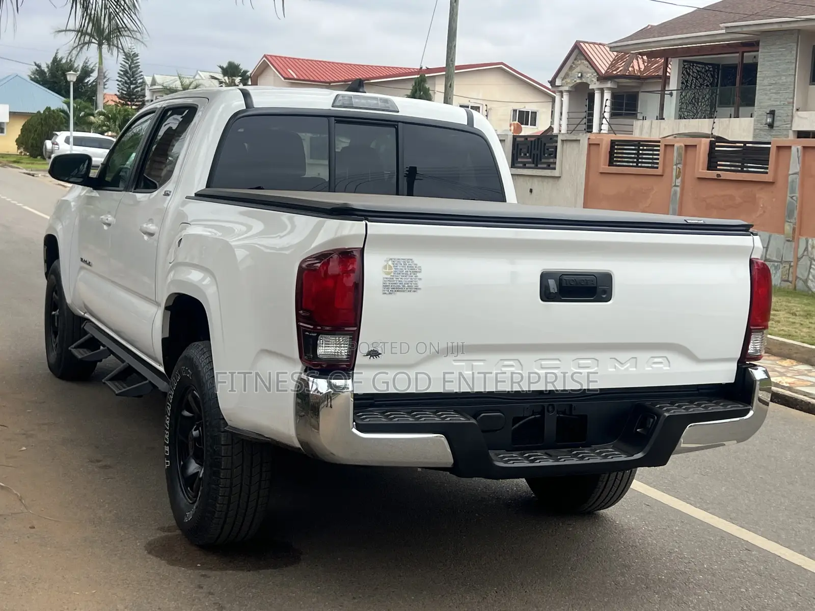 Toyota Tacoma SR5 2022 White