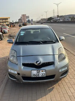 Toyota Vitz 2010 Gray