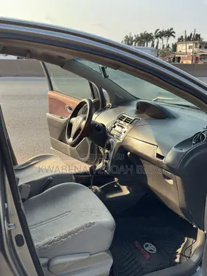 Toyota Vitz 2010 Gray