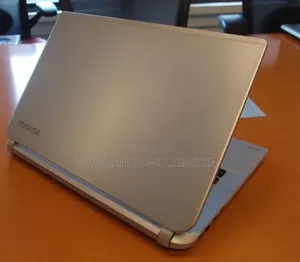 Laptop Toshiba Satellite L50D 8GB AMD A10 HDD+SSD 256GB