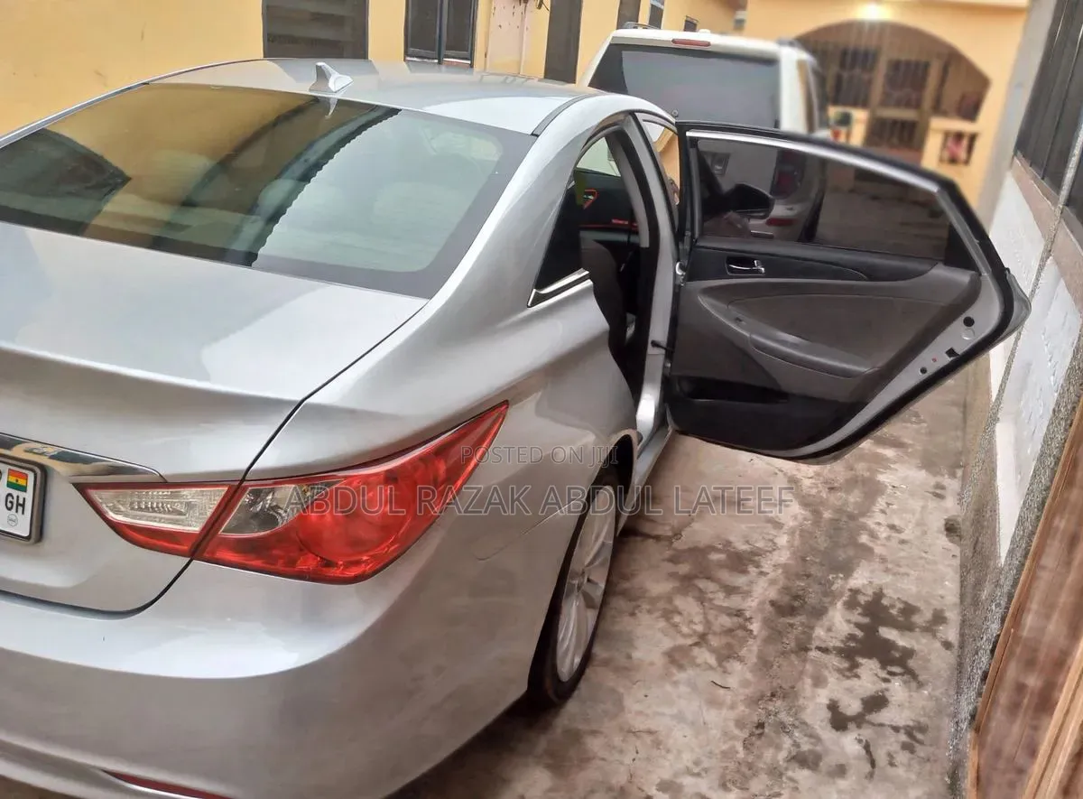 Hyundai Sonata Limited 2.0T Sedan (2.0L 4cyl 6A) 2013 Silver