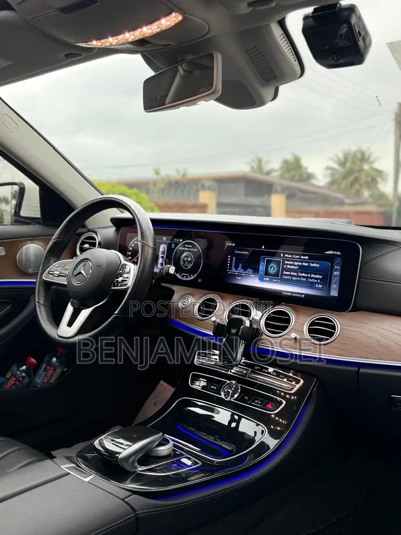 Mercedes-Benz E300 2019 White