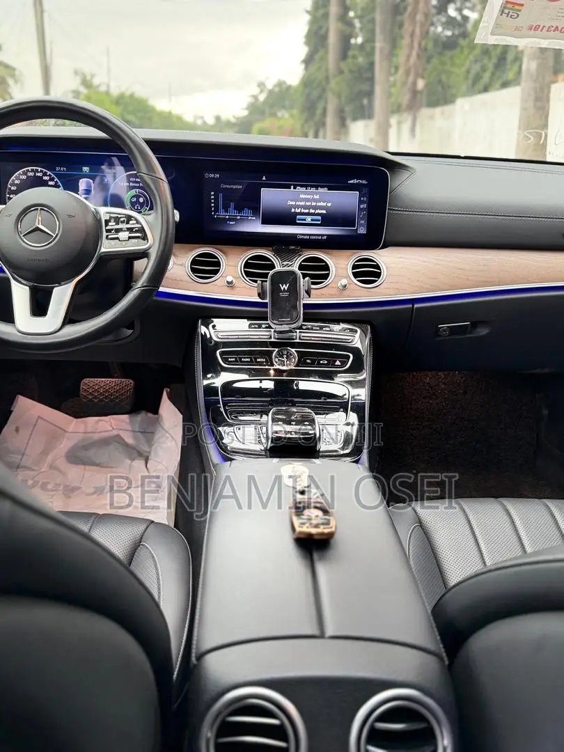 Mercedes-Benz E300 2019 White