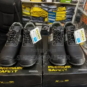 Men’s Heavy Duty Safety Boots With Reflective Stripes – Size 40–45