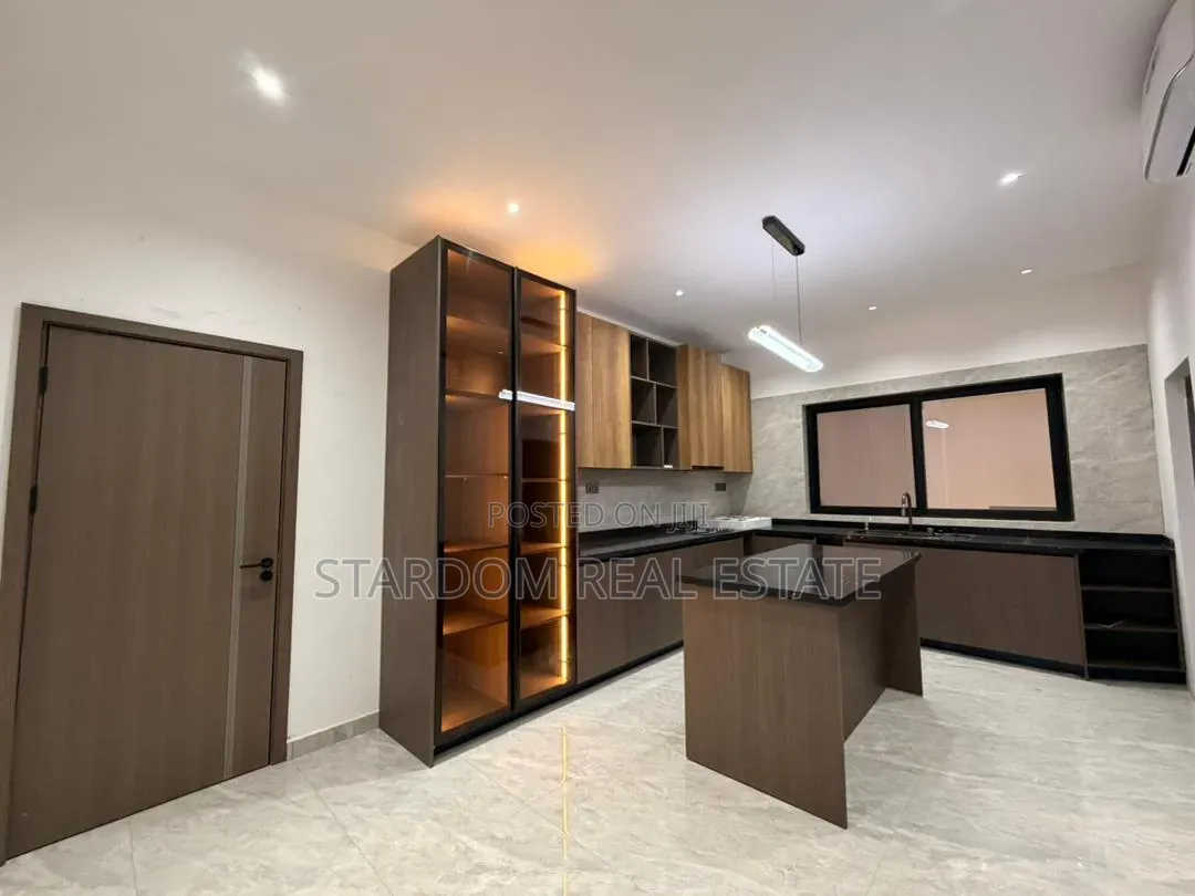 4bdrm Duplex in Adjiringanor, Ability for sale