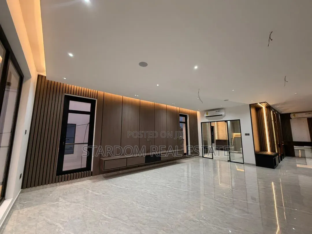 4bdrm Duplex in Adjiringanor, Ability for sale