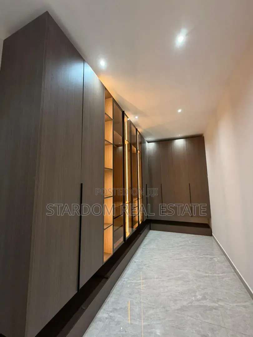 4bdrm Duplex in Adjiringanor, Ability for sale