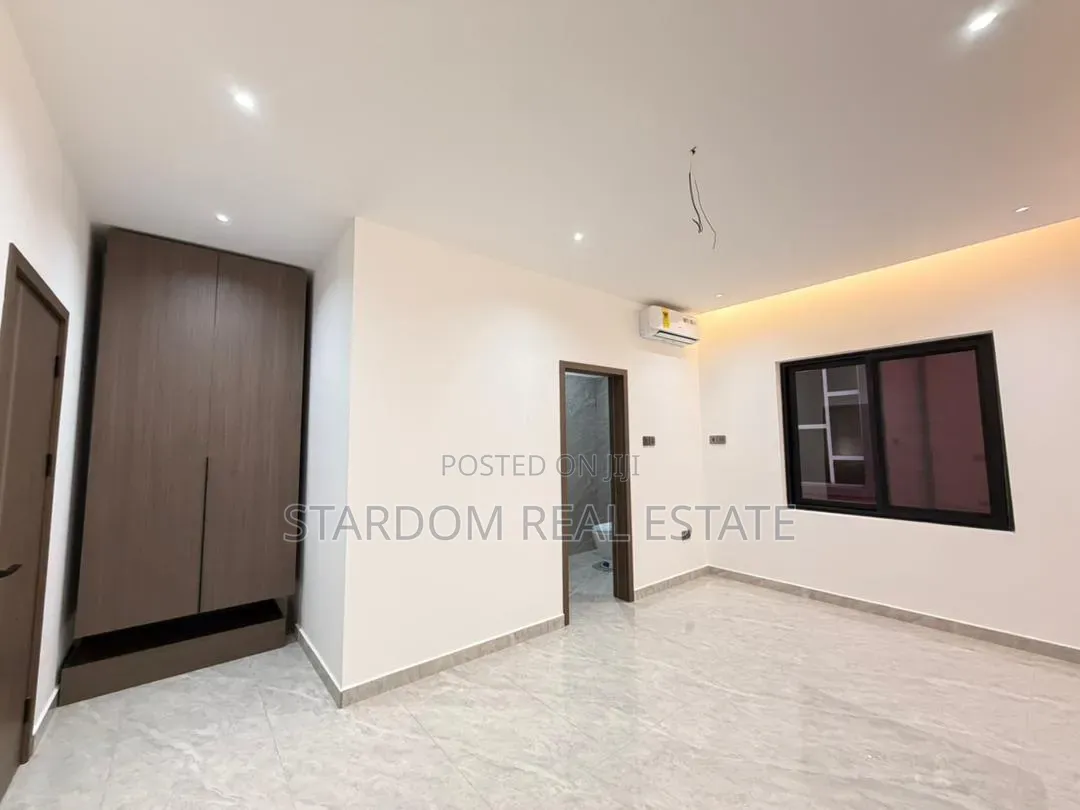 4bdrm Duplex in Adjiringanor, Ability for sale