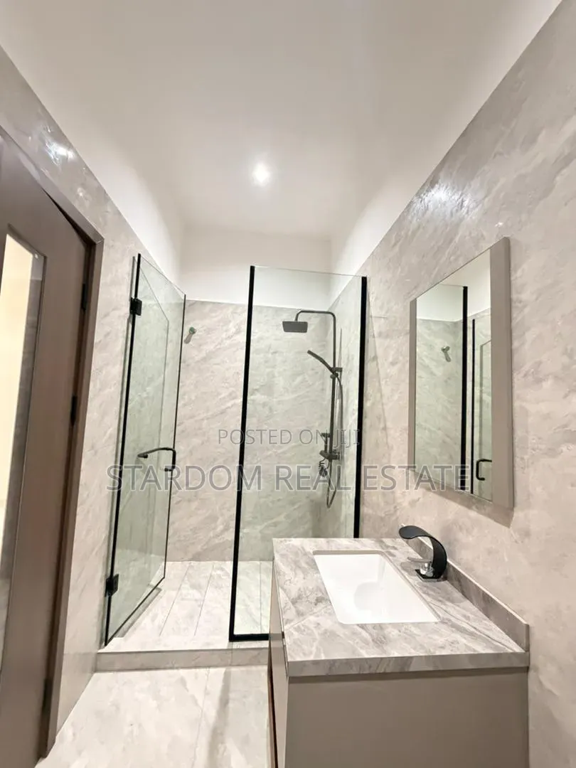 4bdrm Duplex in Adjiringanor, Ability for sale