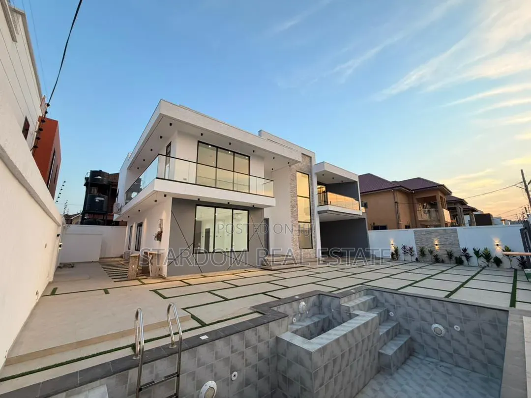 4bdrm Duplex in Adjiringanor, Ability for sale