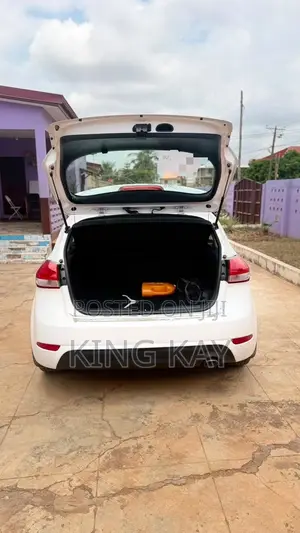 Kia Forte SX Hatchback 2017 White