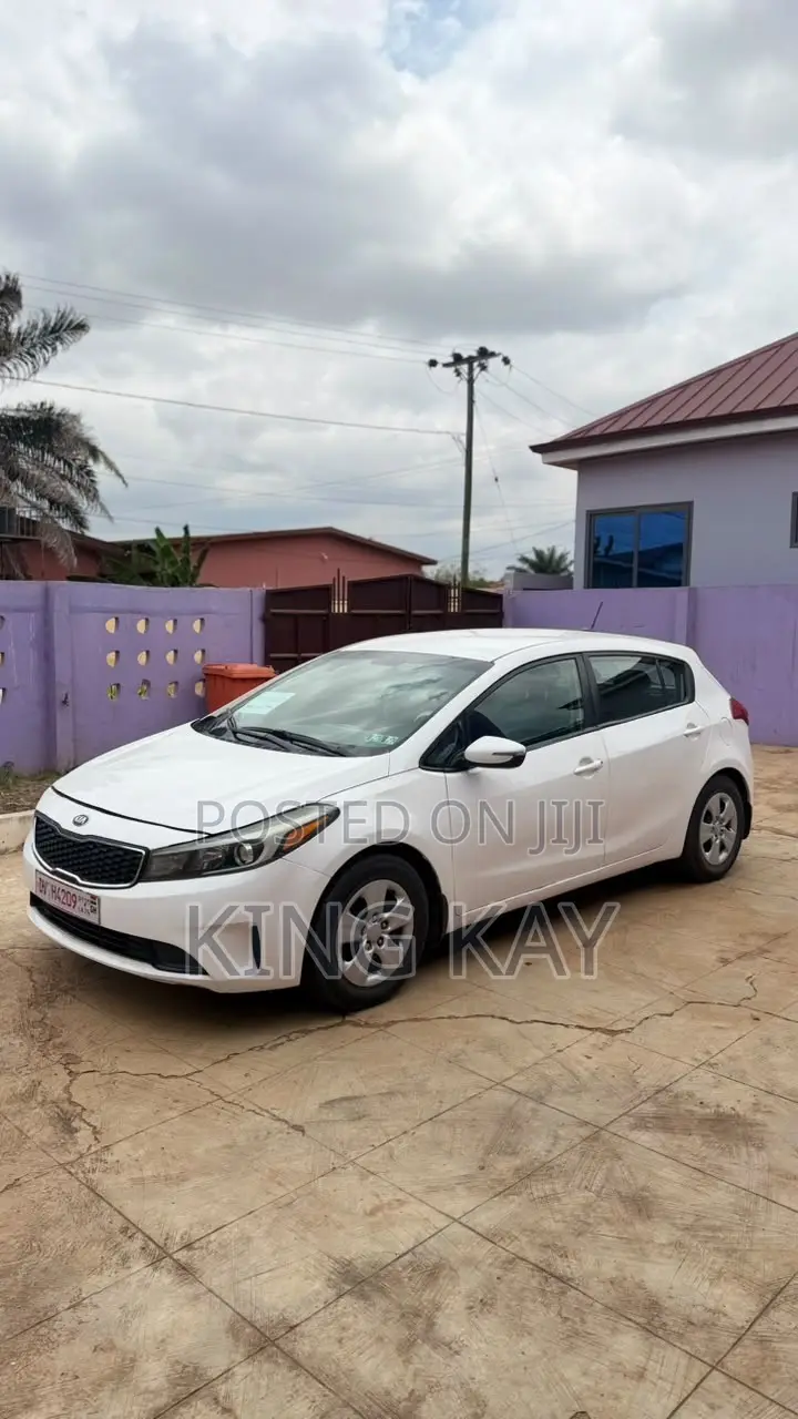 Kia Forte SX Hatchback 2017 White