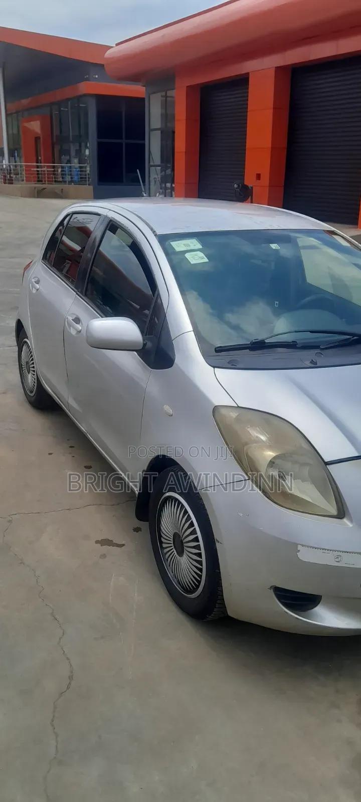 Toyota Vitz 1.3 FWD 3dr 2007 Gray