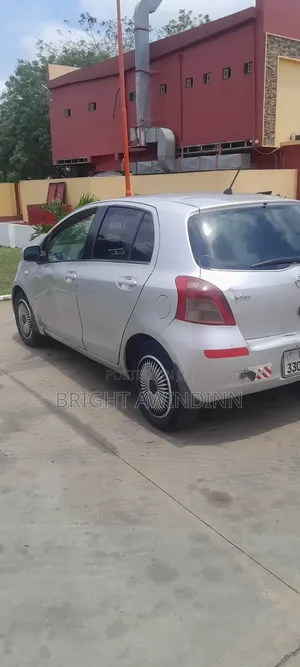 Toyota Vitz 1.3 FWD 3dr 2007 Gray