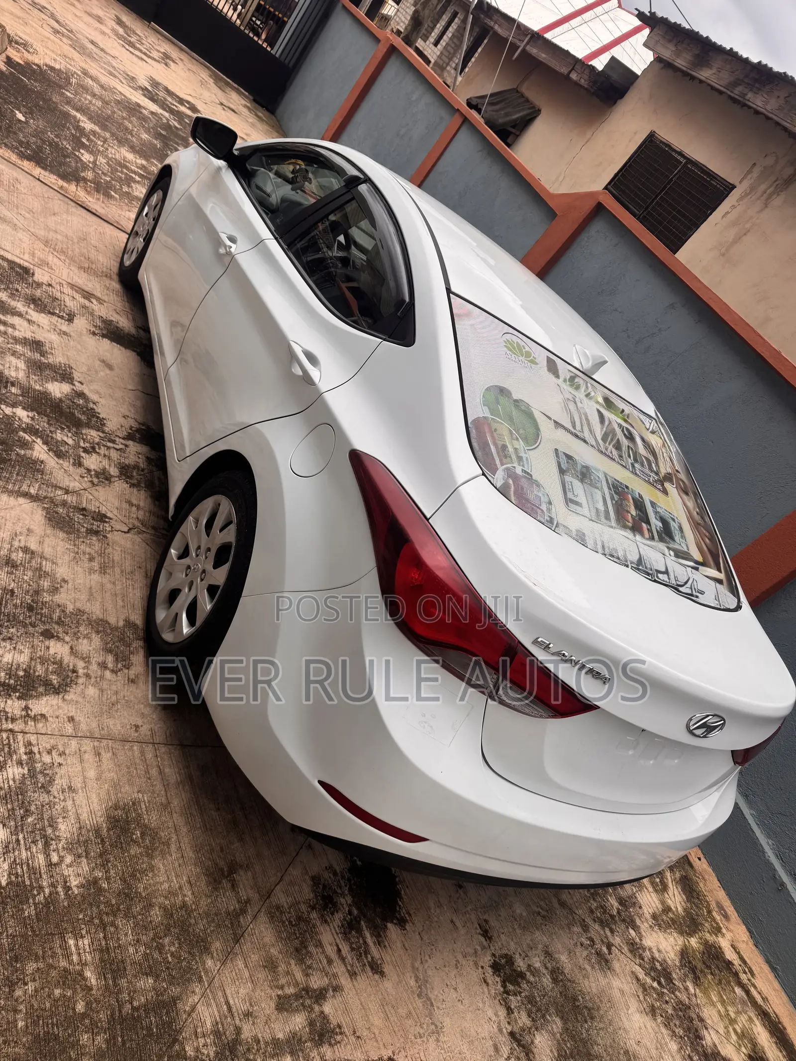 Hyundai Elantra SE 4dr Sedan (1.8L 4cyl 6M) 2015 White