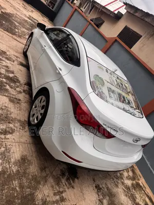 Hyundai Elantra SE 4dr Sedan (1.8L 4cyl 6M) 2015 White