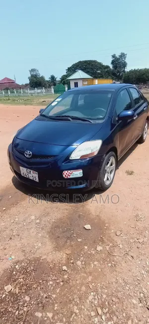 Toyota Yaris Base Sedan 4dr 2010 Blue