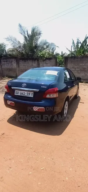 Toyota Yaris Base Sedan 4dr 2010 Blue