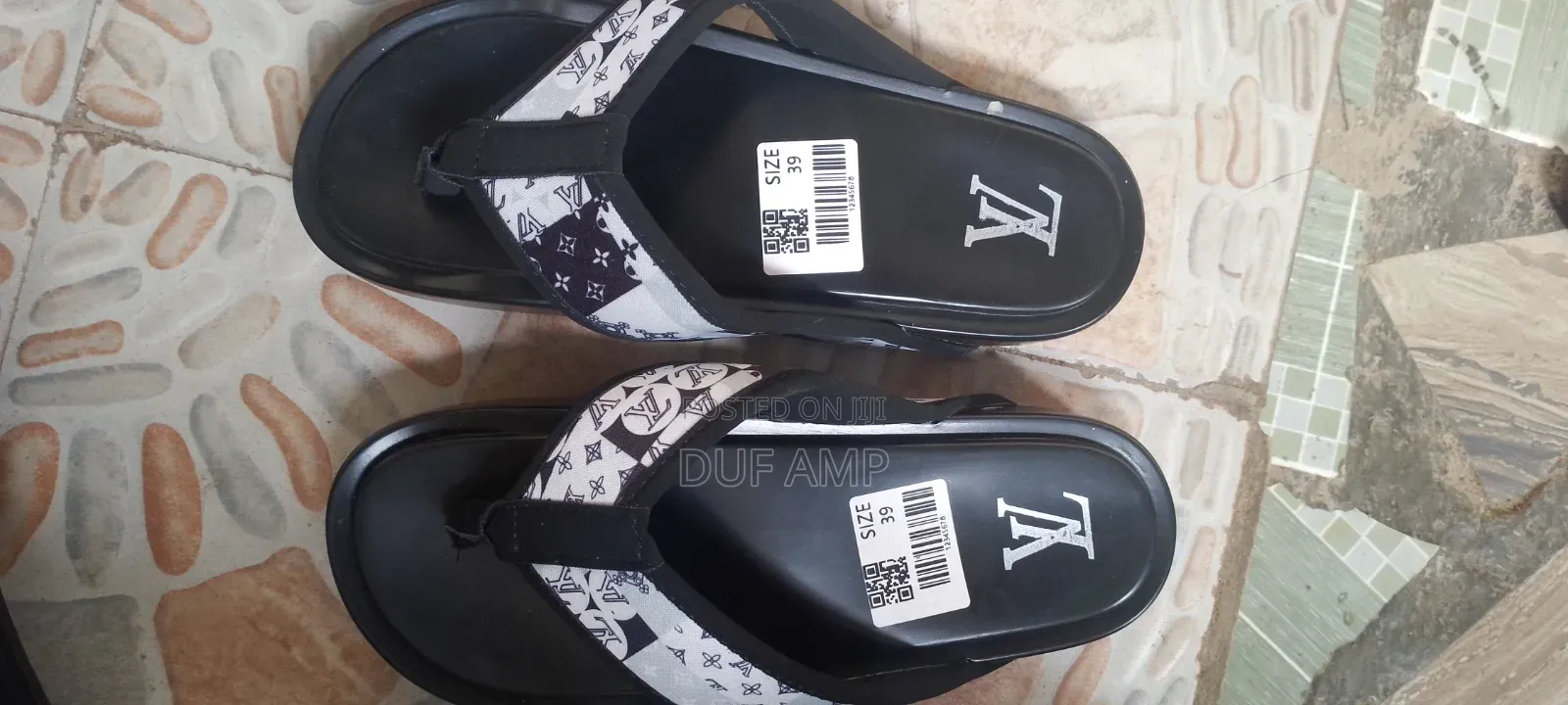 Louis Vuitton Men’s Designer Slippers – Classic Black 