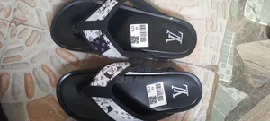 Louis Vuitton Men’s Designer Slippers – Classic Black 