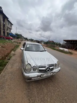 Mercedes-Benz E200 2004 Beige