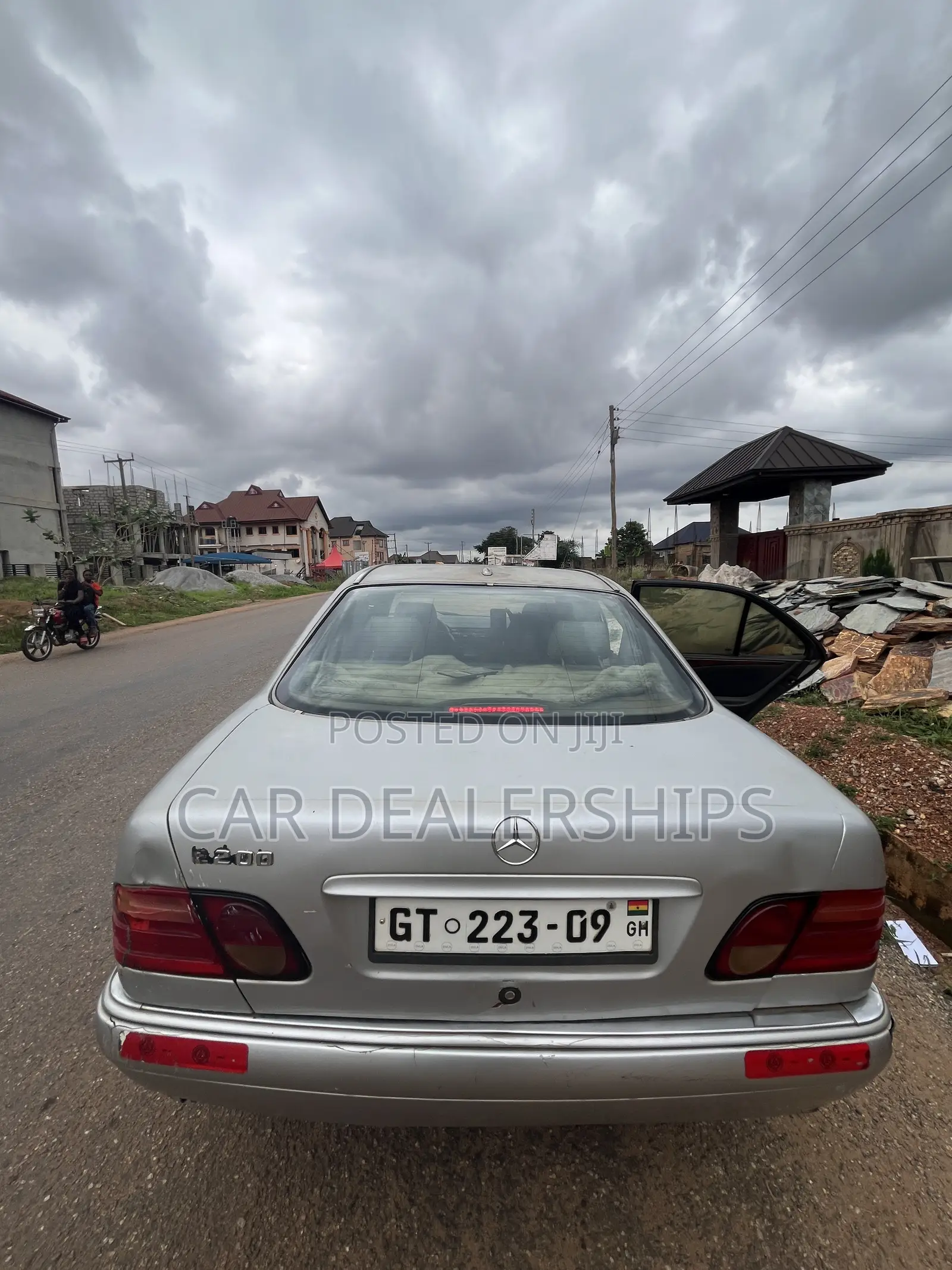 Mercedes-Benz E200 2004 Beige