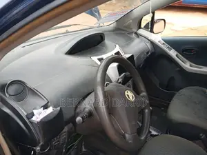 Toyota Vitz 2010 Blue