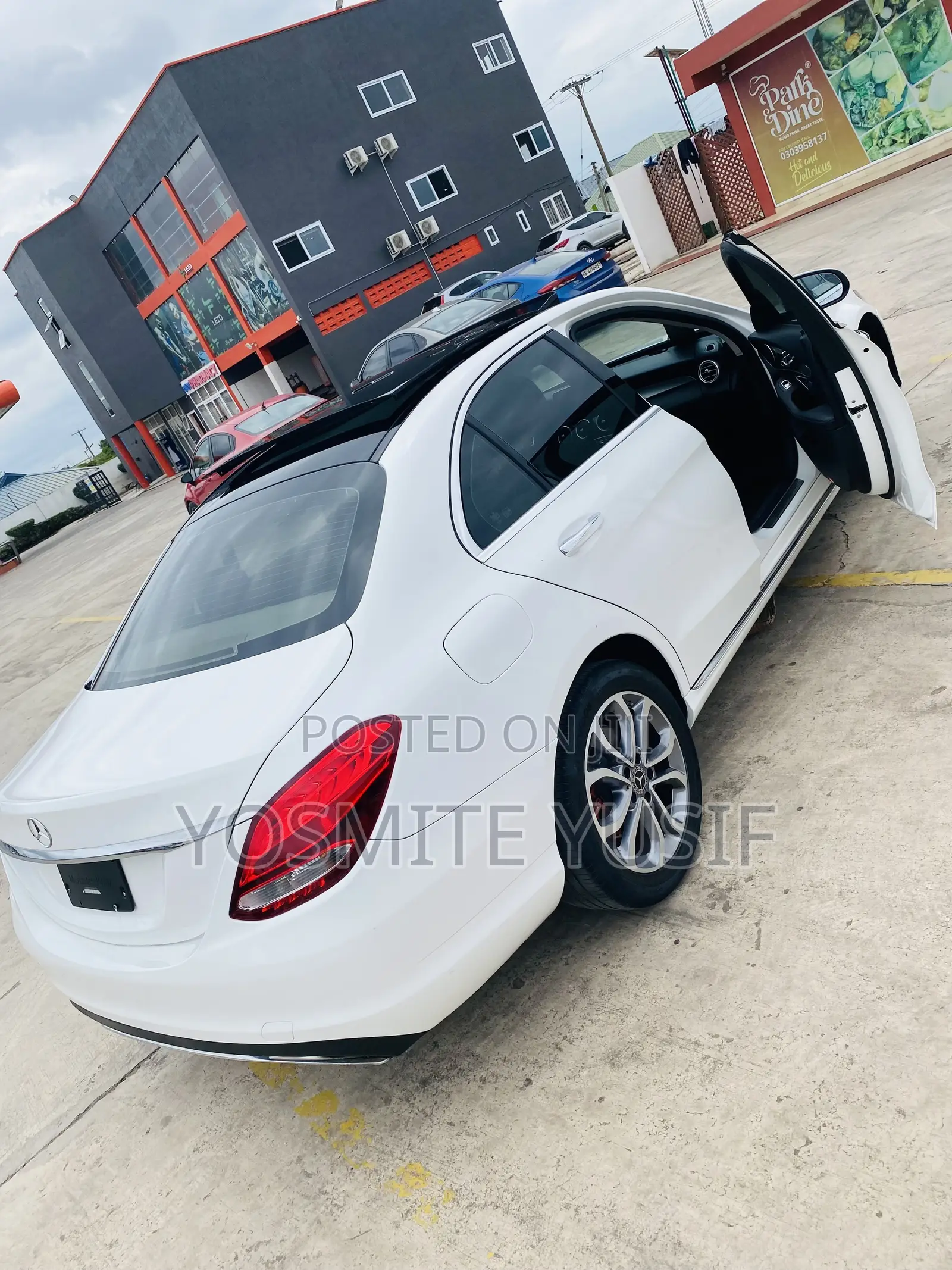 Mercedes-Benz C300 Base 4Matic Sedan AWD (2.0L 4cyl 7A) 2017 White