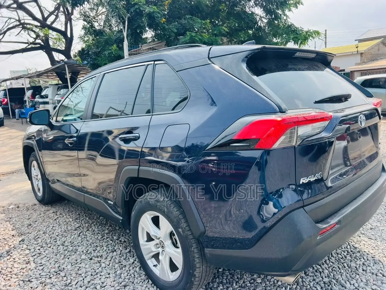 Toyota RAV4 XLE 2021 Blue