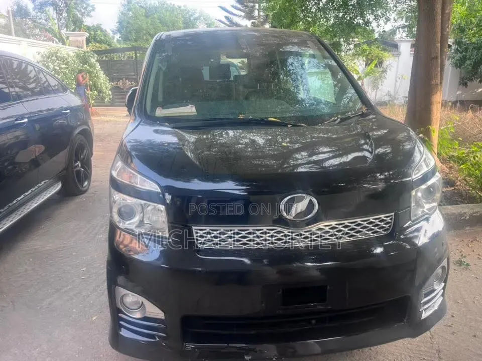 Toyota Voxy V 2WD 8-Seater 2012 Black