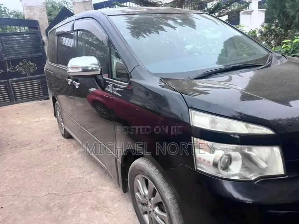 Toyota Voxy V 2WD 8-Seater 2012 Black