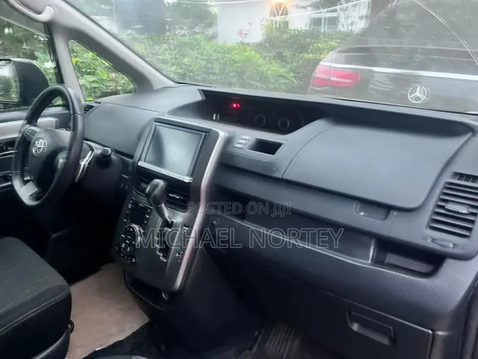 Toyota Voxy V 2WD 8-Seater 2012 Black