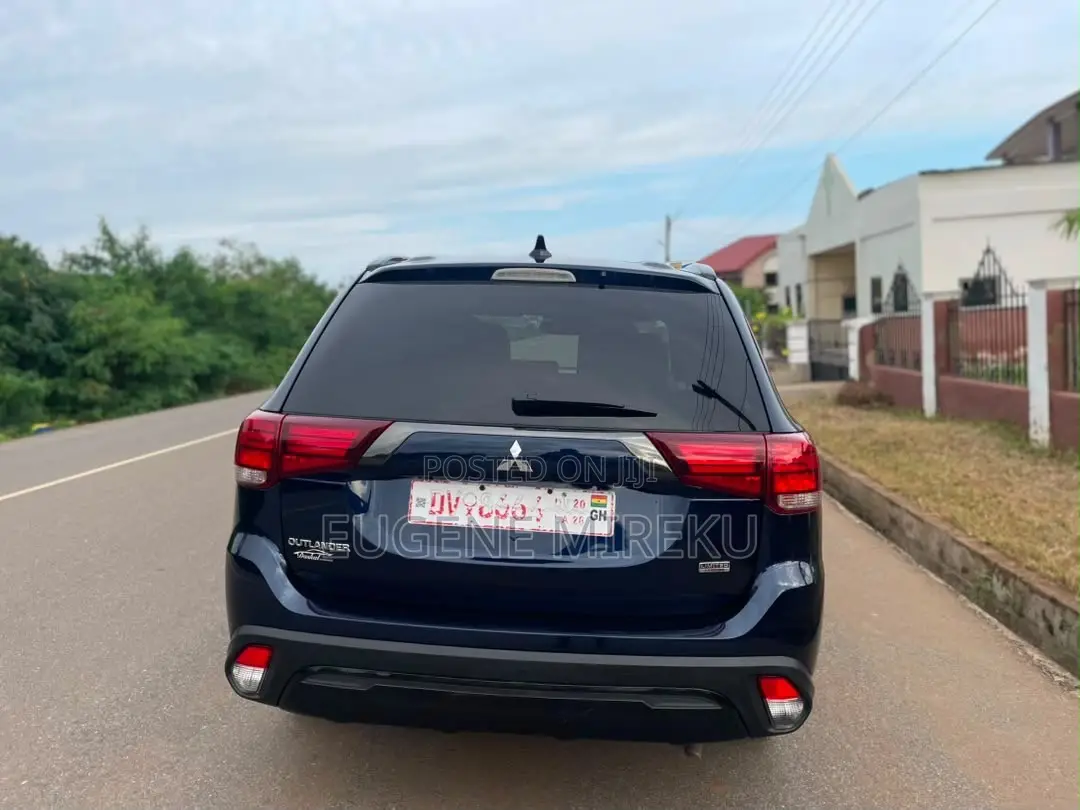 Mitsubishi Outlander 2020 Blue
