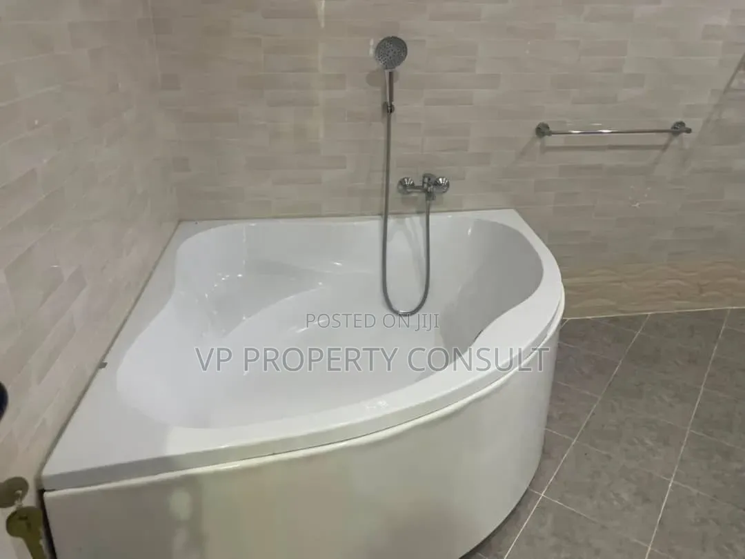5bdrm House in ECOMOG for sale