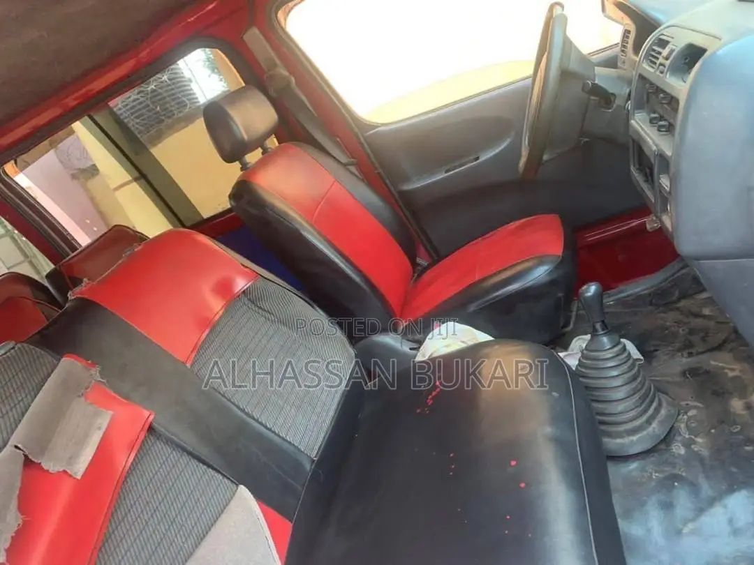 Toyota HiAce 1998 Red