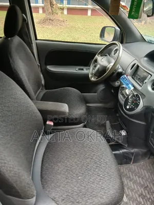 Toyota Sienta 2009 Burgundy