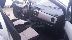 Toyota Vitz 2012 Silver