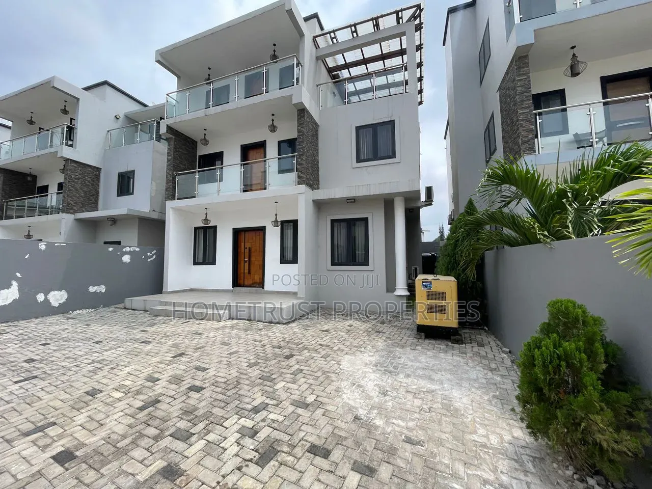 Furnished 4bdrm Duplex in Labone, Coffee Shop Area for rent